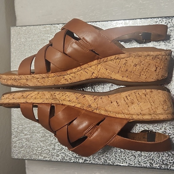 BORN SANDALS SIZE 9 40.5 Women's Tan Wedge Sandals - Picture 7 of 8